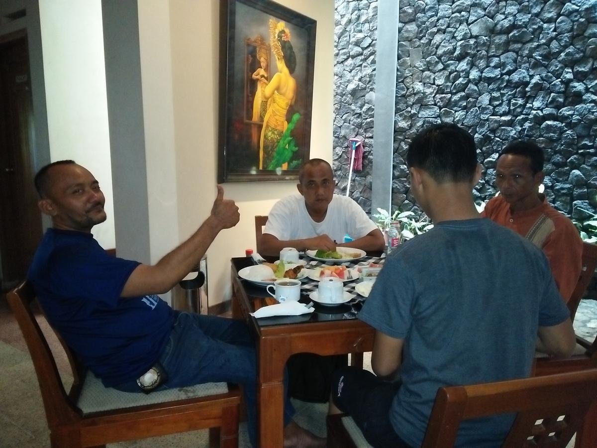 Helena Guest House Malang Dış mekan fotoğraf
