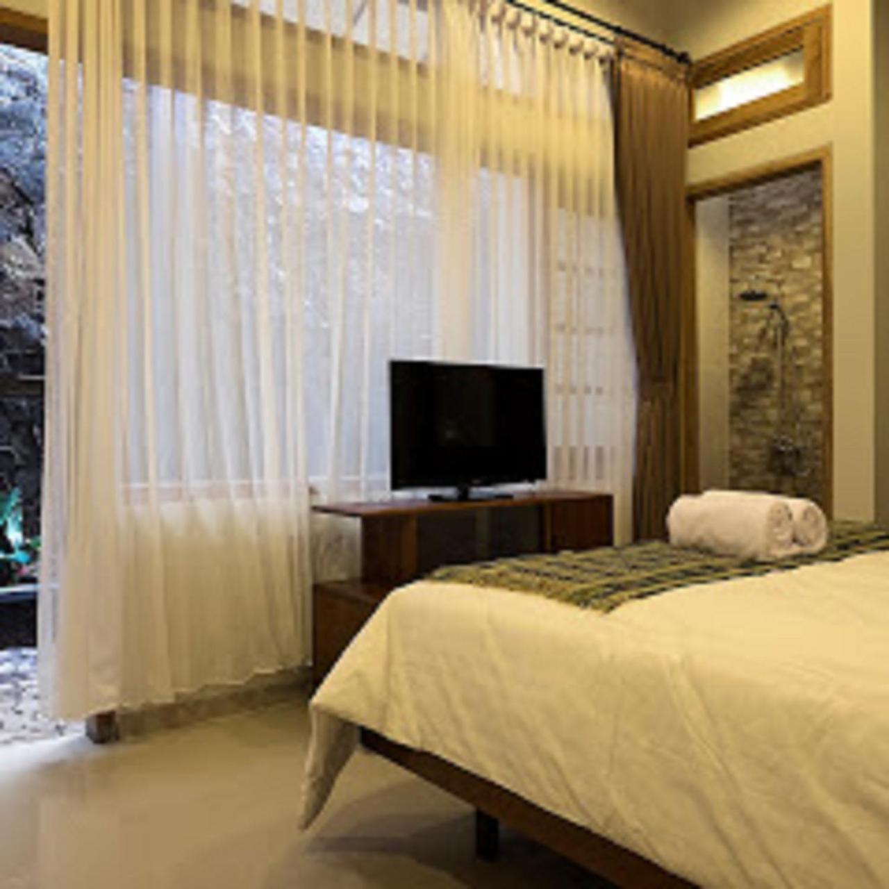 Helena Guest House Malang Dış mekan fotoğraf